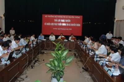 Bộ Trưởng Bộ Thông tin và Truyền thông trả lời trực tuyến về chiến lược phát triển Thông tin và Truyền thông