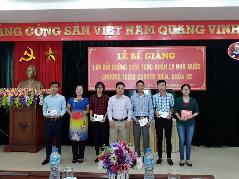 Bế giảng lớp bồi dưỡng QLNN, chương trình chuyên viên khóa 32 năm 2017