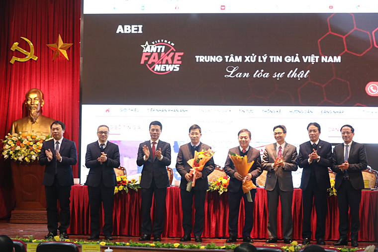 Khai trương Cổng Thông tin tiếp nhận phản ánh, công bố tin giả, ra mắt đầu số tiếp nhận phản ánh tin giả 18008108